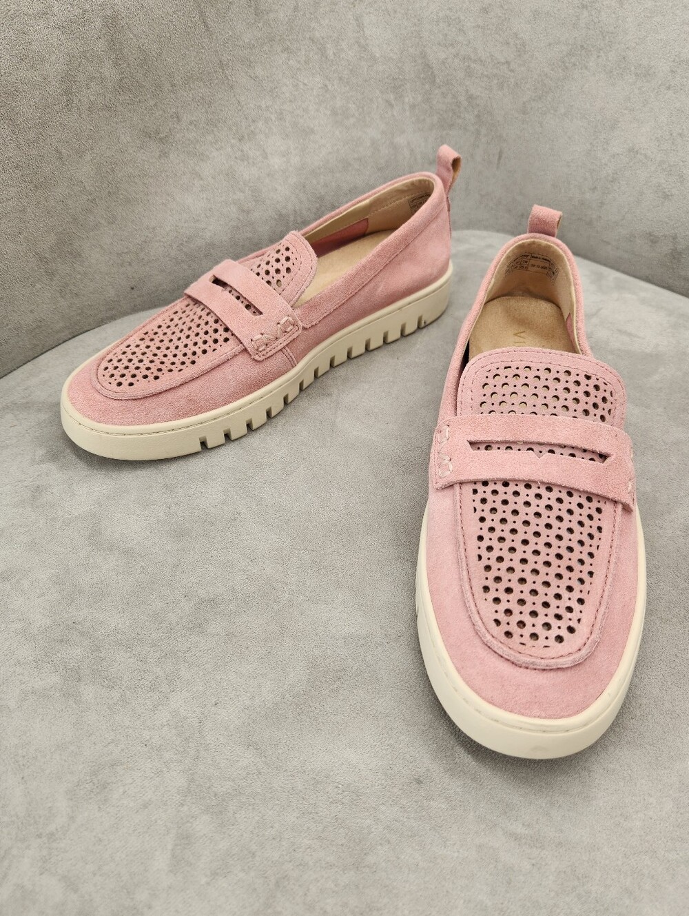 Vionic Penny Loafers 9 Pale Pink Suede Uptown Perforated Comfort Preppy New $145 - Picture 6 of 16